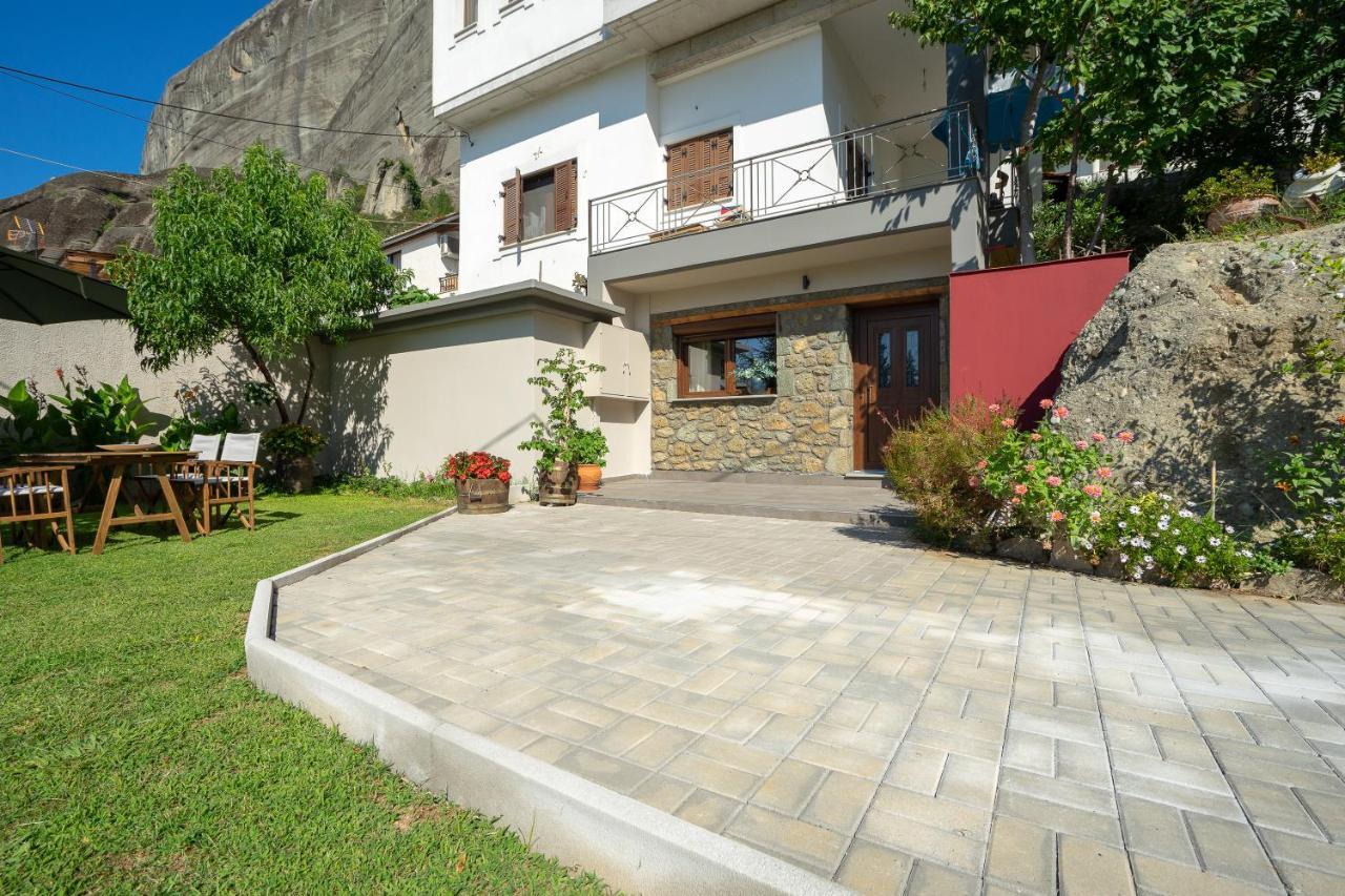 Meteoron Theasis Apartment กาลัมปากา ภายนอก รูปภาพ